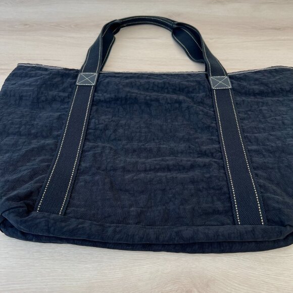 Vintage Early 2000s Kipling Women's Black Large Travel Tote Bag / Minimalist - Picture 14 of 16